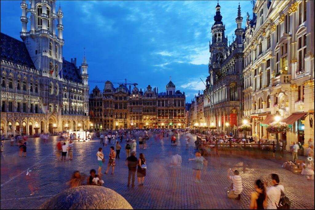 En Plein Coeur De Bruxelles. Superbe Duplex.A Voir! Exteriör bild